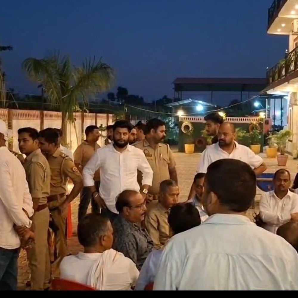 पूर्व विधायक के समर्थकों पर विधायक से अभद्रता का आरोप:नानपारा में अपना दल (एस) के रामनिवास वर्मा से हुई तीखी नोंकझोक