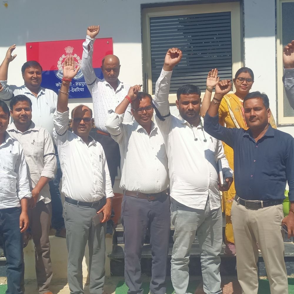 रुद्रपुर में लेखपालों का विरोध प्रदर्शन:थाना समाधान दिवस पर काली पट्टी बांधकर काम करते रहे लेखपाल