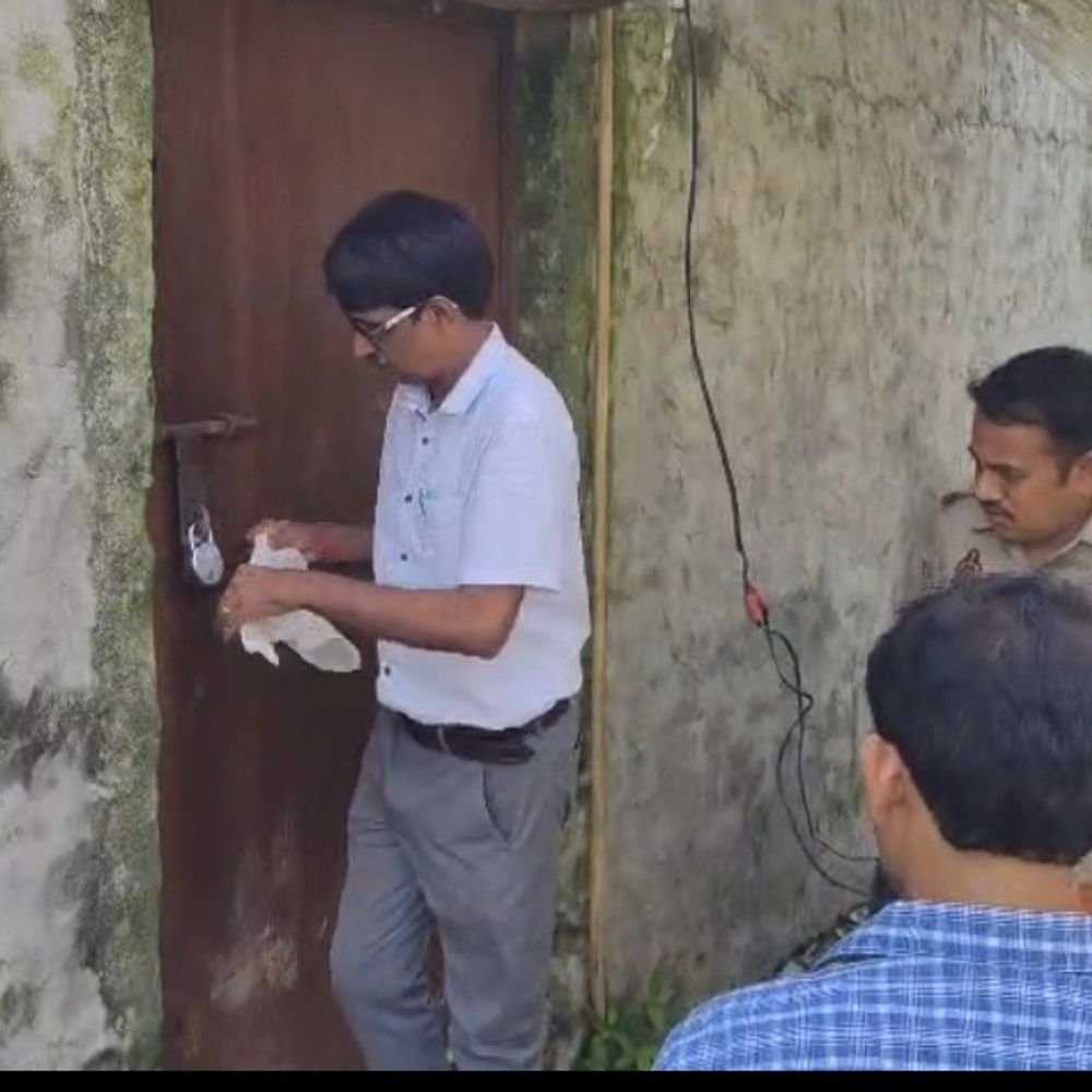 गोदाम में मिले 7.7 टन ड्राई फ्रूट:1,800 किलो सफेद पाउडर, खाद्य सुरक्षा टीम का छापा, परिसर सील