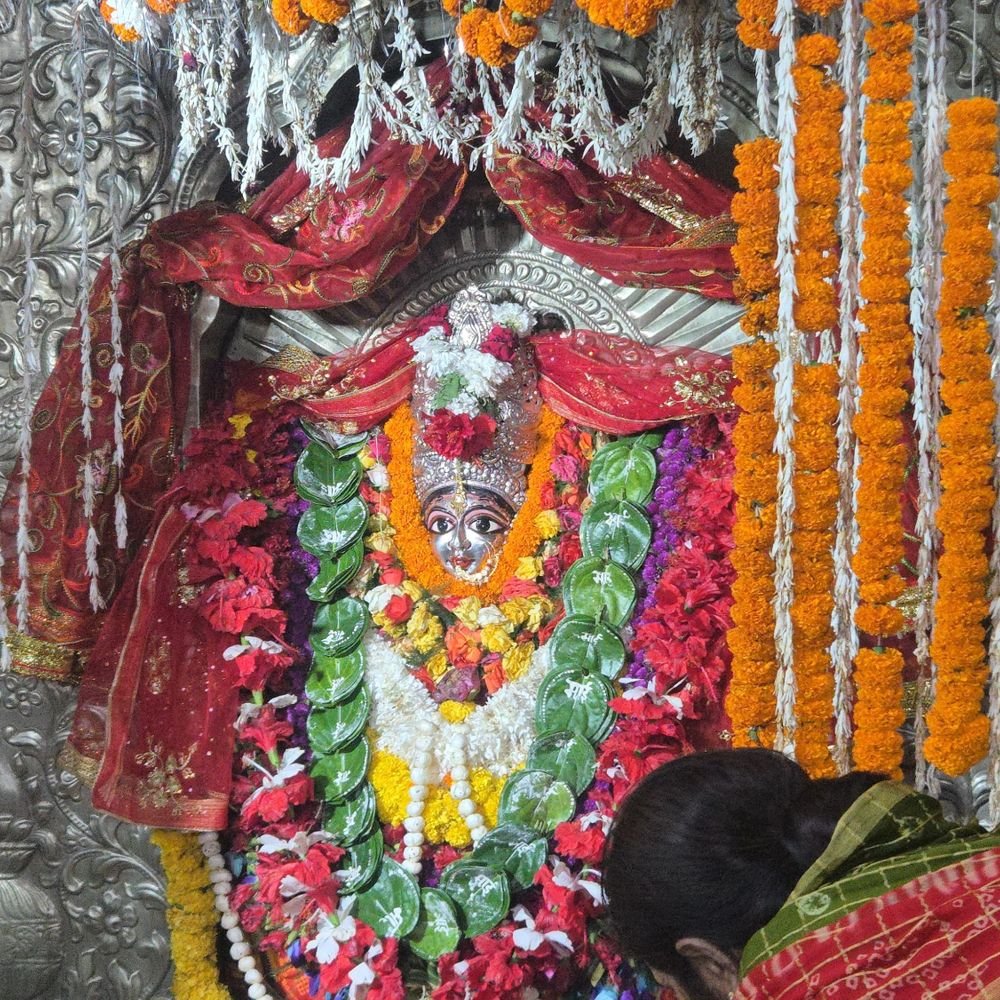 आजमगढ़ के मंदिरों और आश्रमों में होंगे सांस्कृतिक कार्यक्रम:महर्षि वाल्मीकि जयंती पर रामायण पाठ और भजनों की सजेगी महफिल
