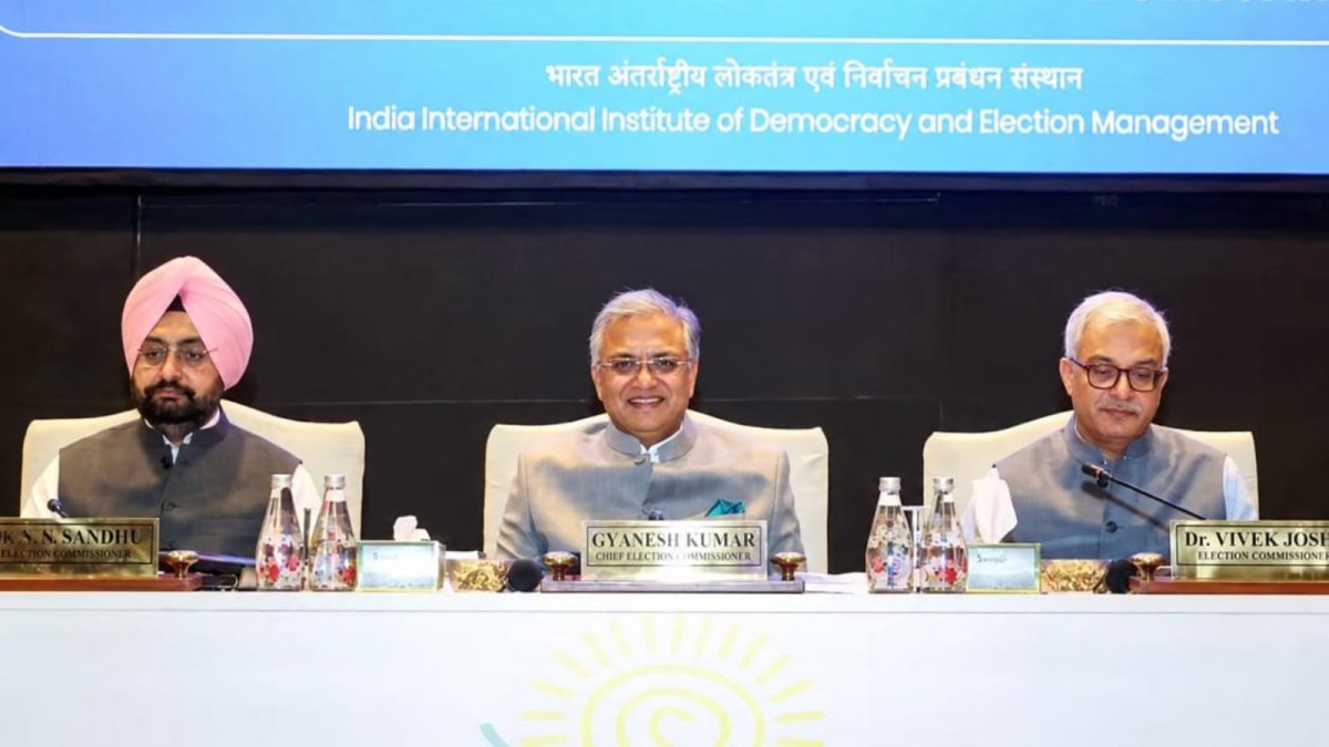 दो चुनाव आयुक्तों ने कैबिनेट सचिव को क्यों लिखी चिट्ठी? सूचना के अधिकार से बड़ा खुलासा!