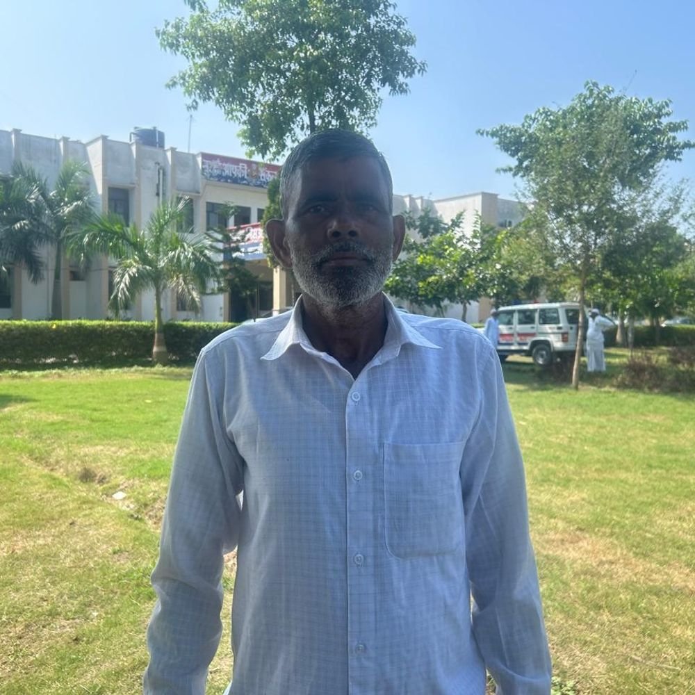 लाइनमैन पर जातिसूचक शब्दों सेअपमानित कर रंगदारी मांगने का आरोप:पति को नौकरी से हटवाने और जान से मारने की धमकी, एसपी से शिकायत