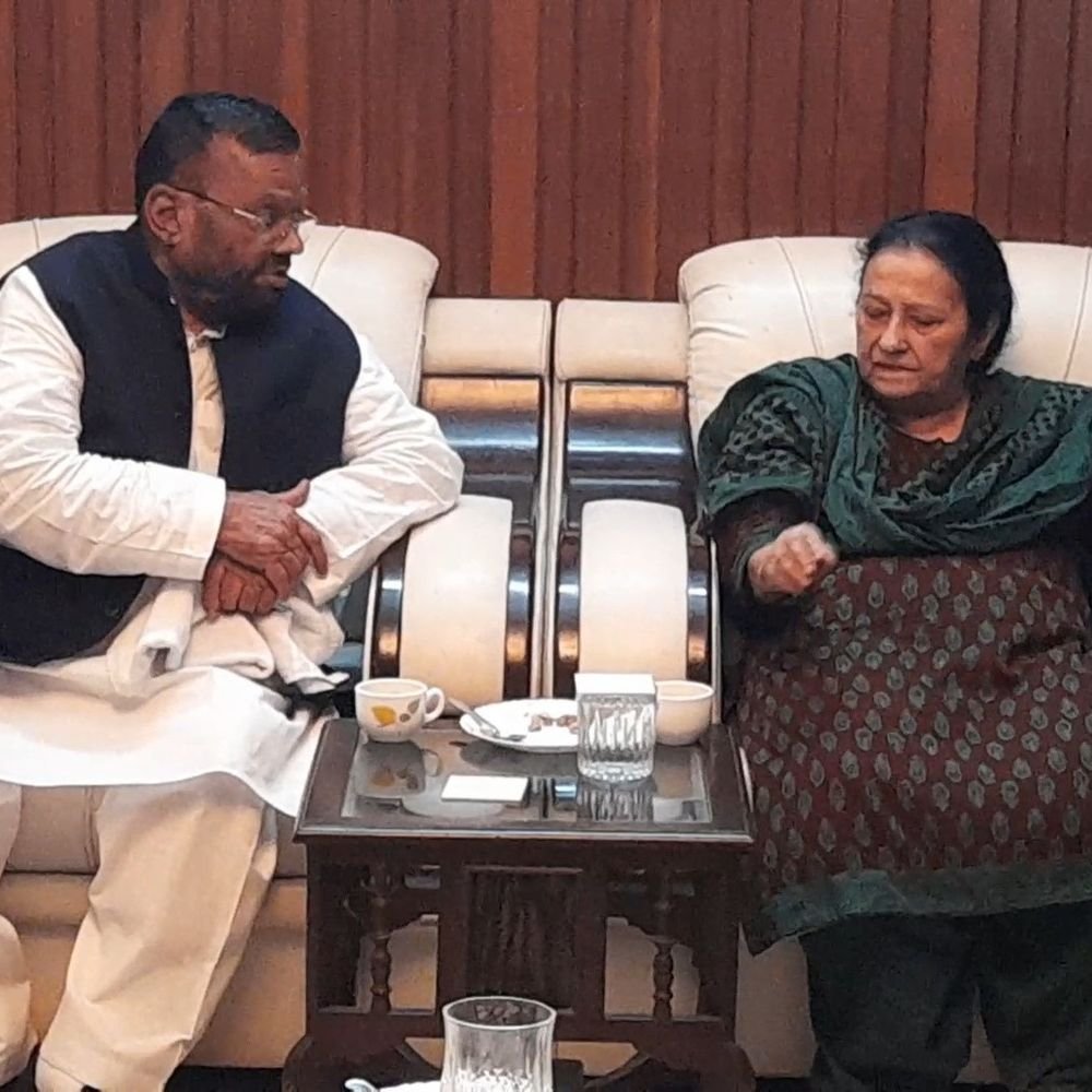 आजम खान के परिवार से मिले स्वामी प्रसाद मौर्य:तंजीन फातिमा और अदीब से 45 मिनट बात, मुख्य चुनाव आयुक्त की भूमिका पर उठाए सवाल