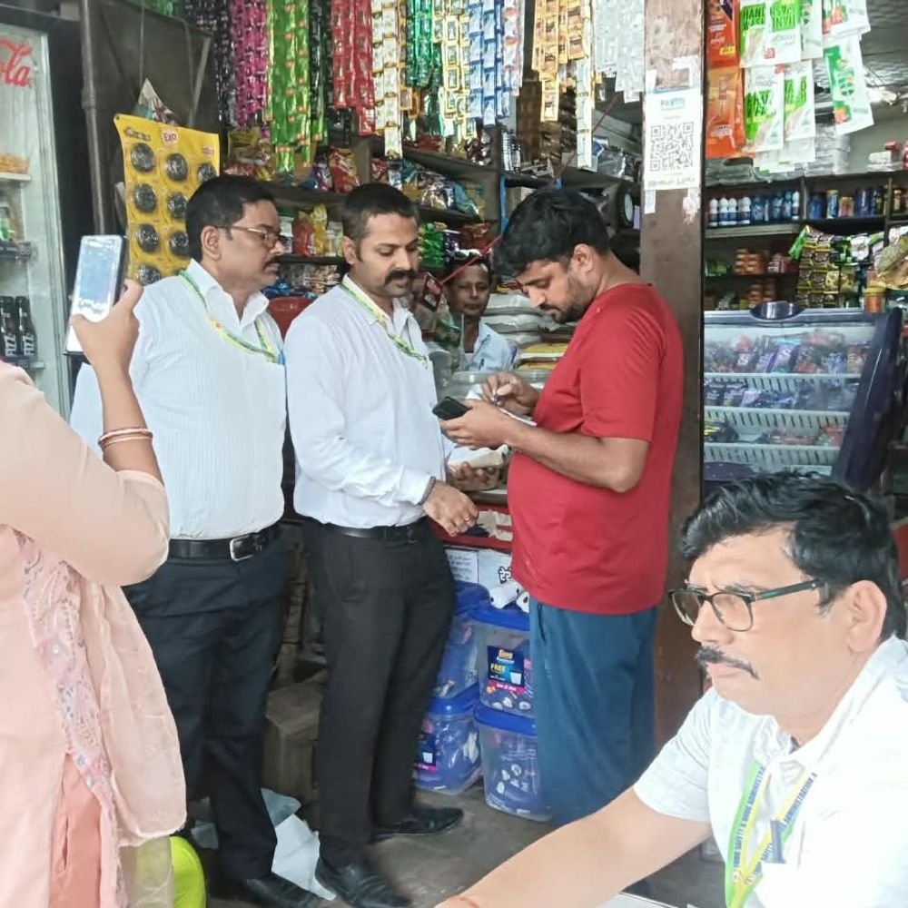 नवरात्रि-दशहरा को लेकर खाद्य विभाग की छापेमारी:4 नमूने जांच के लिए भेजे, बोले- बेस्ट बिफोर देखकर ही खरीदें पैकेज्ड उत्पाद