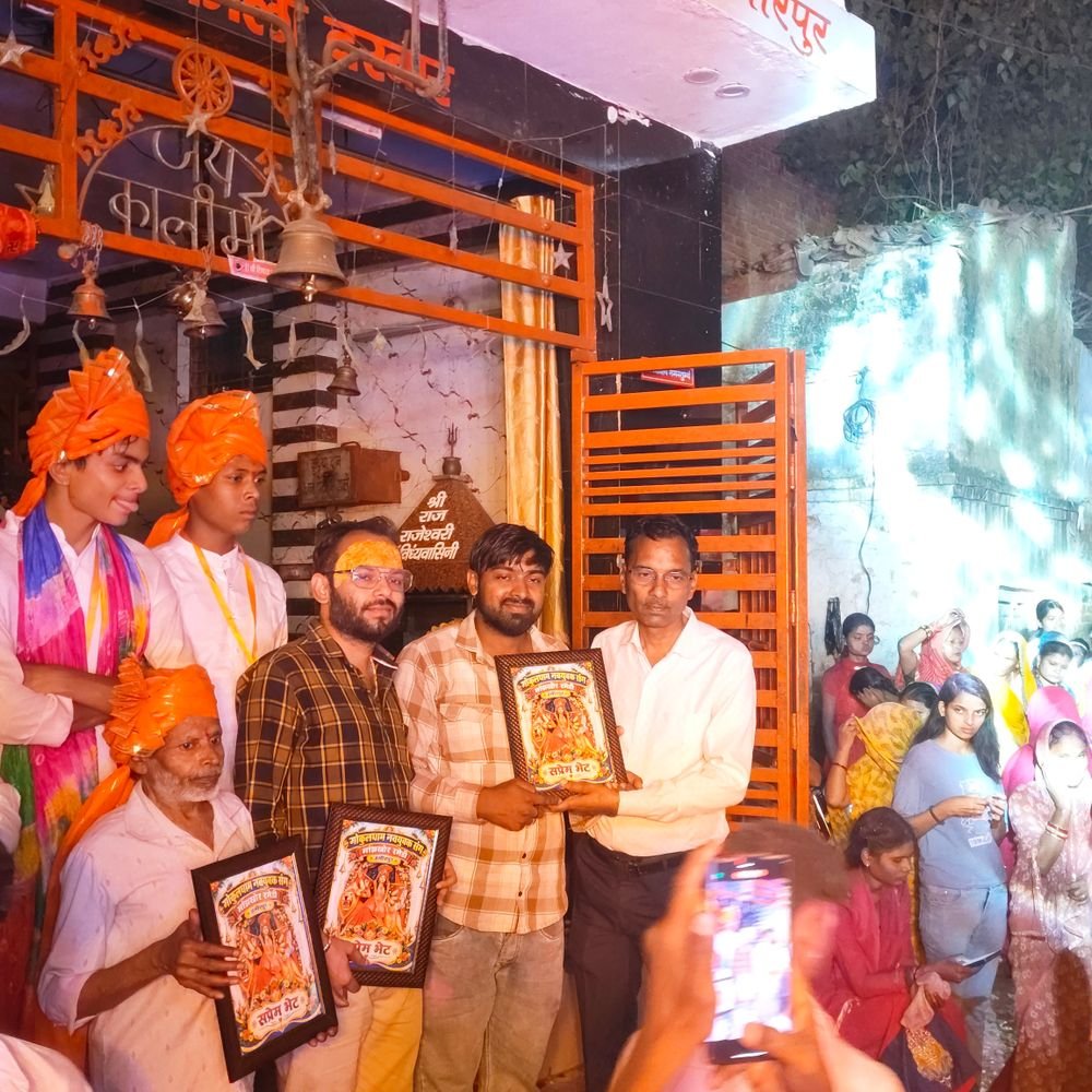 हमीरपुर में मूर्ति विसर्जन:भक्तिमय माहौल में उमड़े श्रद्धालु, धार्मिक रीति-रिवाजों के साथ दी गई विदाई