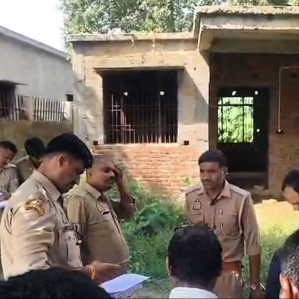 मकान में फंदे से लटका मिला युवक का शव:बस्ती में शराब पीकर घर से निकला था, सुबह भाई और पिता को दिखा