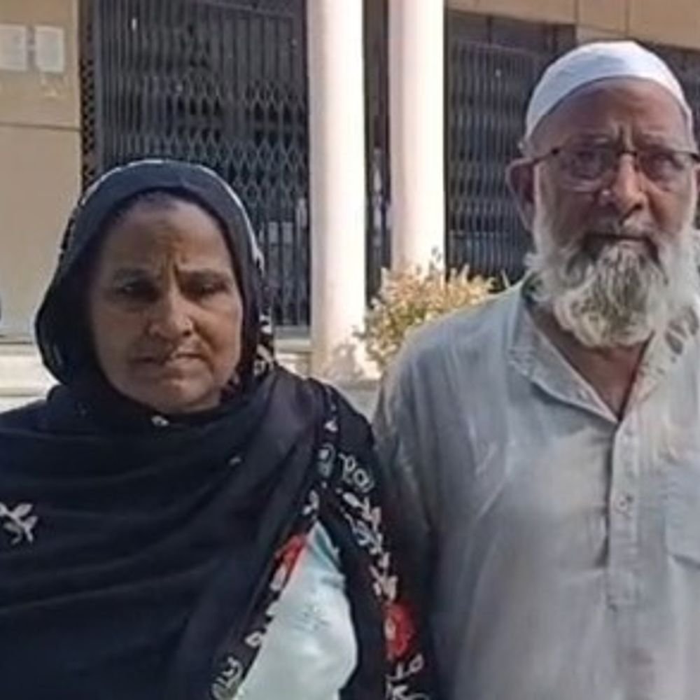 बागपत में दो बच्चों को स्कूल से निकाला:दादा ने शिक्षकों पर अभद्रता का आरोप लगाया, डीएम से कार्रवाई मांगी