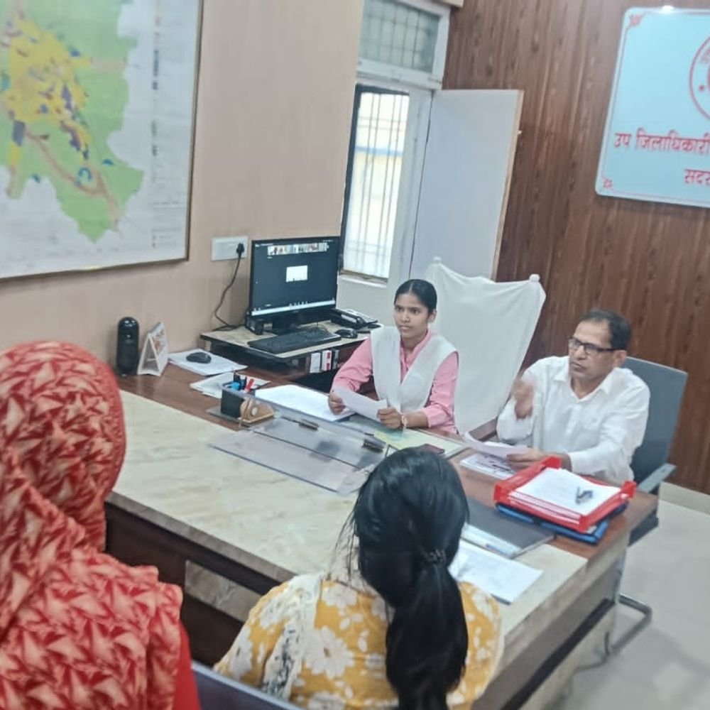 एक दिन की एसडीएम बनी छात्रा:हरदोई में लेखपालों को दिए सख्त निर्देश, सुनीं ग्रामीणों की समस्याएं