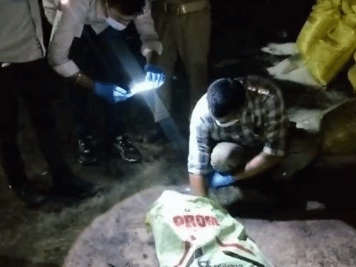 बरेली में नकली खाद बनाने वाली बड़ी फैक्ट्री का भंडाफोड़:250 रुपए की लागत से तैयार कर 1400 में बेचते थे, भारी स्टॉक जब्त किया