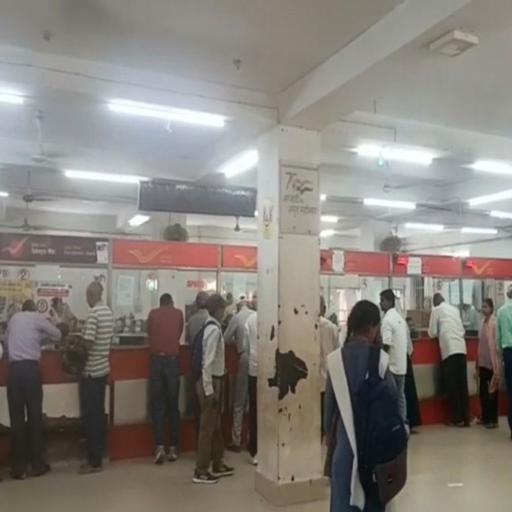 सुकन्या समृद्धि योजना का पैसा नहीं हो रहा जमा:सुल्तानपुर में अप्रैल से सर्वर डाउन, पासबुक बनवाने में भी दिक्कत