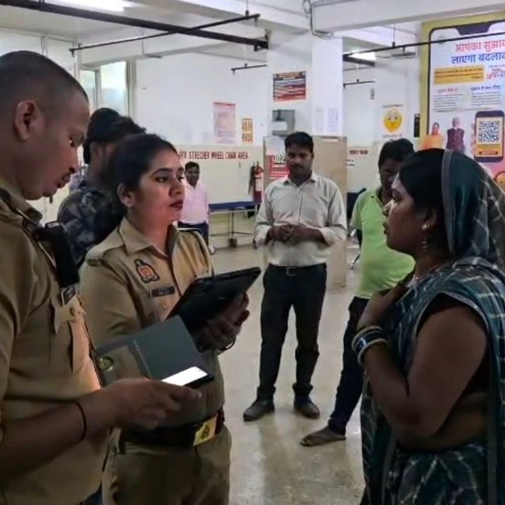 रायबरेली में महिला अस्पताल के गेट पर प्रसव:जांच में स्टाफ की लापरवाही, पूरा ड्यूटी स्टाफ हटा