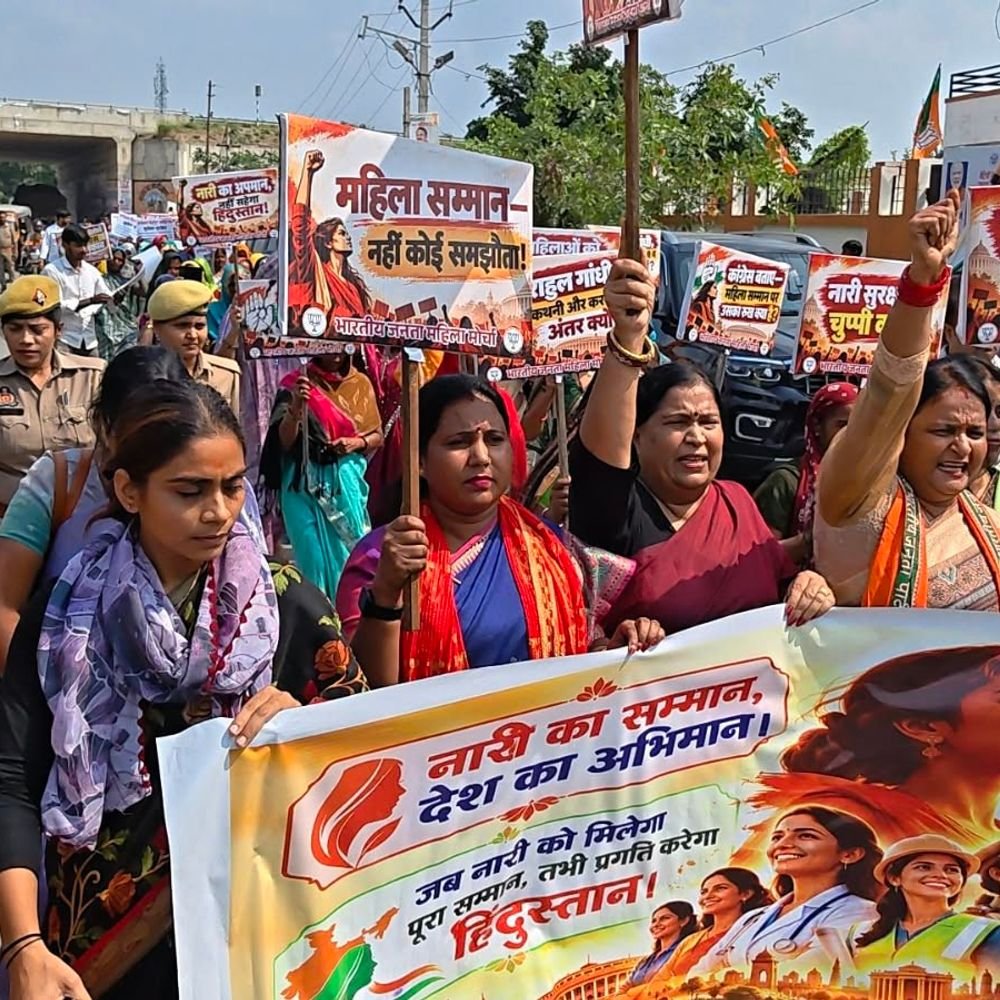 जौनपुर में कांग्रेस कार्यालय पर भाजपा महिला मोर्चा का प्रदर्शन:यौन उत्पीड़न के आरोपों पर कांग्रेस कार्यालय का घेराव, दोनों दल आमने-सामने