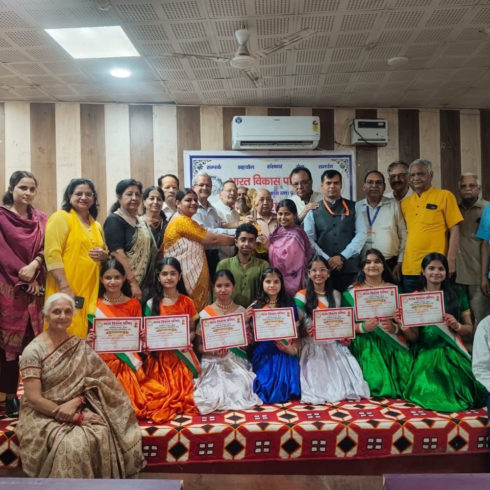 मेरठ में राष्ट्रीय समूह गान प्रतियोगिता:दी एवेन्यू पब्लिक स्कूल रहा प्रथम, दिल्ली ग्लोबल स्कूल को दूसरा स्थान