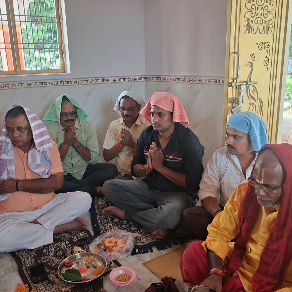 प्रतापगढ़ में महानवमी पर कन्या पूजन आयोजित:वैदिक मंत्रोच्चार संग हुई विशेष आरती, बच्चियों को बांटे गए उपहार