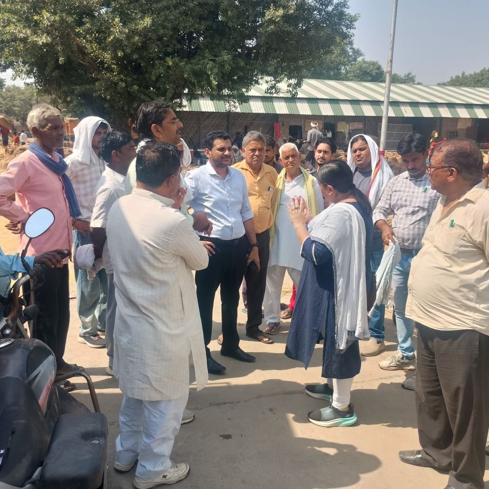 मथुरा में धान की आवक बढ़ी:नगर मजिस्ट्रेट ने मंडी का औचक निरीक्षण कर सुनीं समस्याएं, सफाई-जाम पर दिए निर्देश