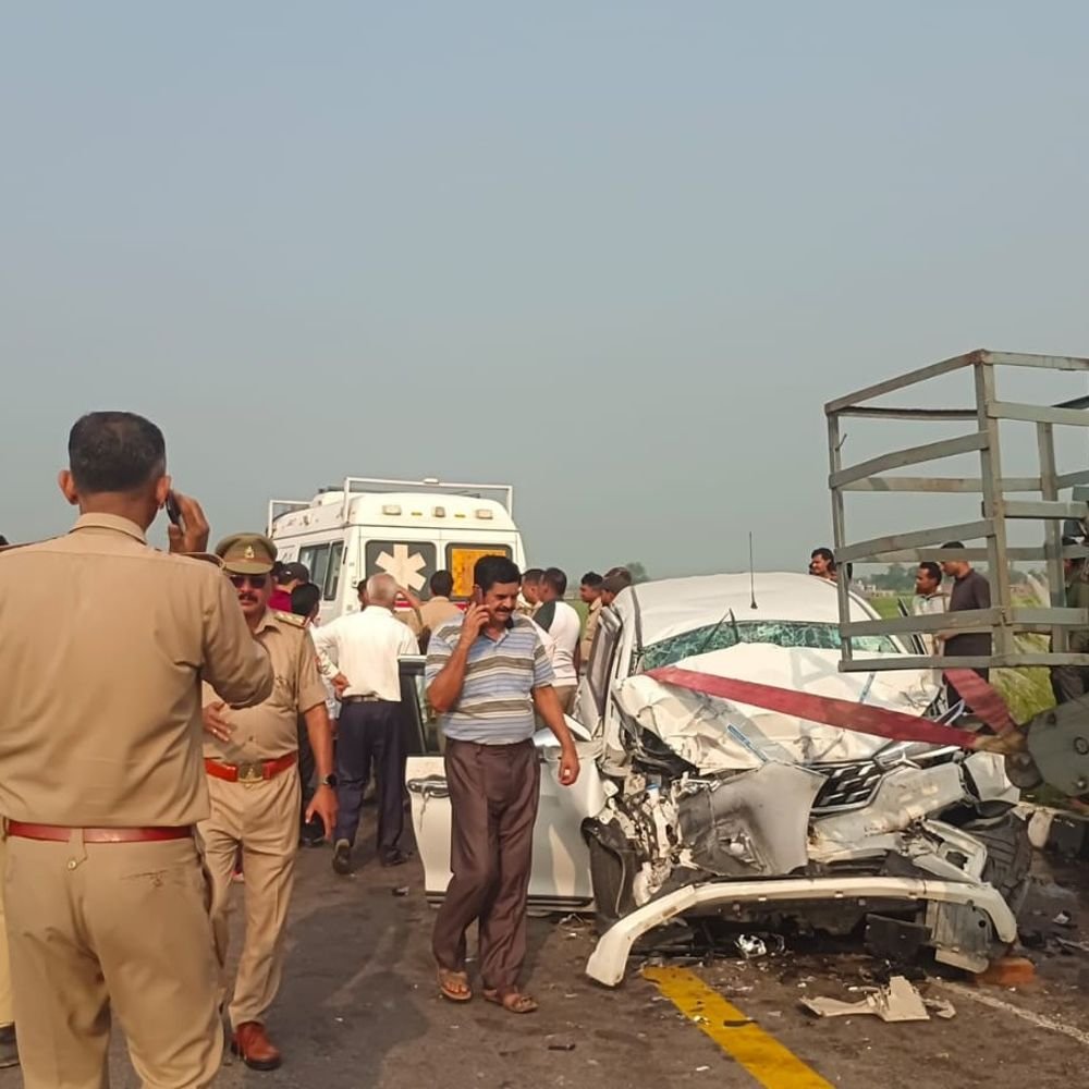 पूर्वांचल एक्सप्रेस-वे पर कैंटीन मैनेजर व 5 अज्ञात पर FIR:रोलर हटाने पर गार्ड से मारपीट और जान से मारने की धमकी