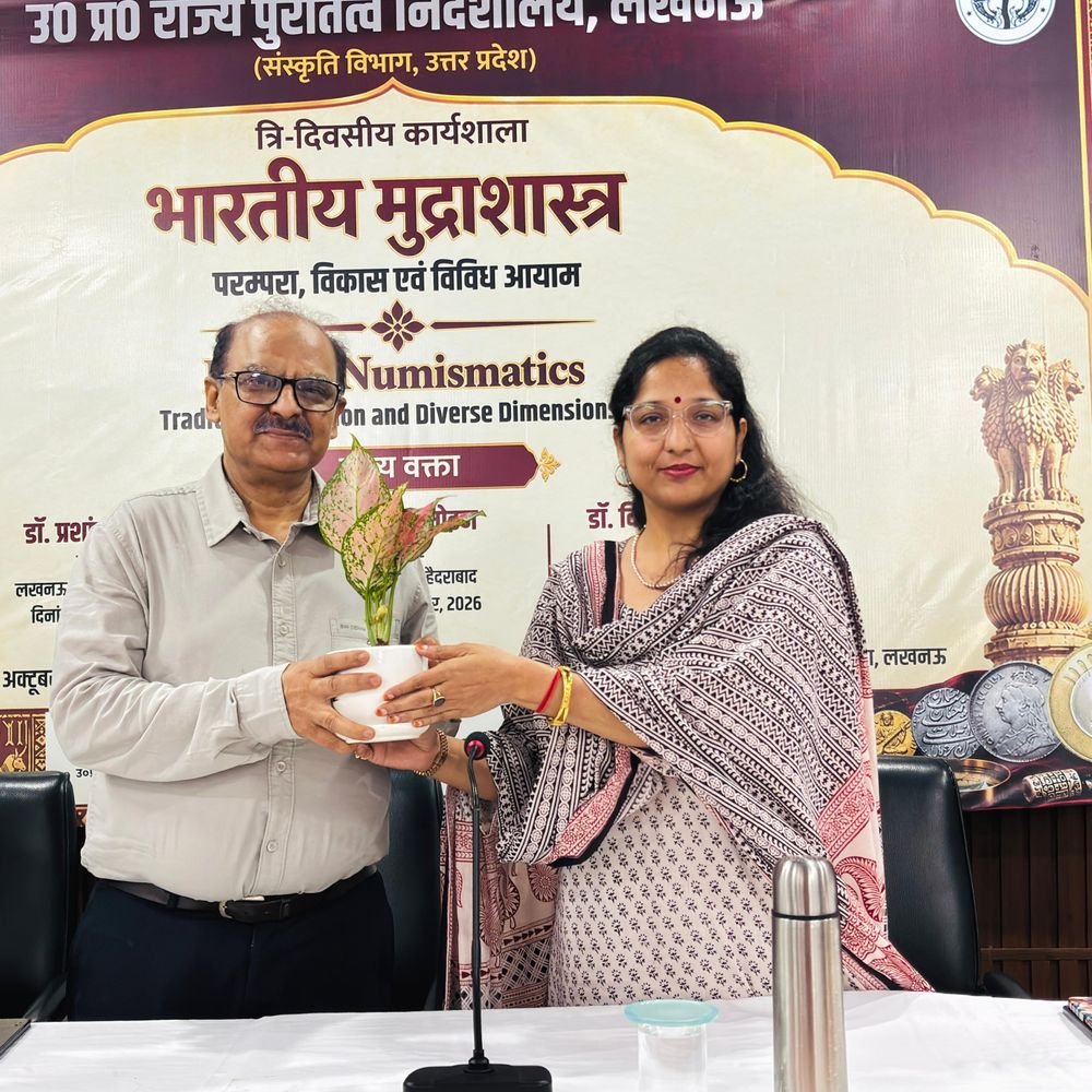 मध्यकालीन सिक्कों से सत्ता और अर्थव्यवस्था की जानकारी दी:लखनऊ में आयोजित कार्यशाला में प्रो. दानिश मोइन ने सिक्कों के चित्र, लेख और मुद्रा सुधारों को समझाया