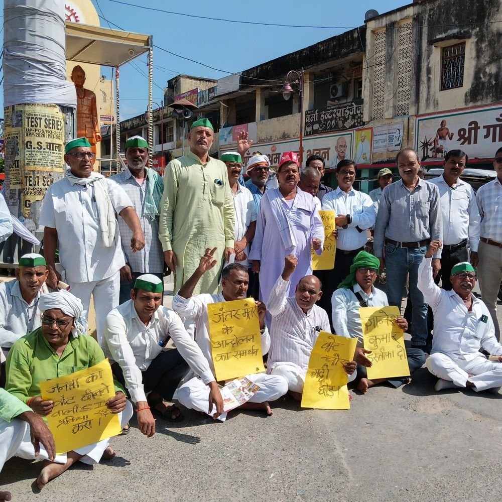 मतदाता सूची से नाम कटने के विरोध में धरना:देवरिया में भाकियू ने राष्ट्रपति के नाम सौंपा ज्ञापन
