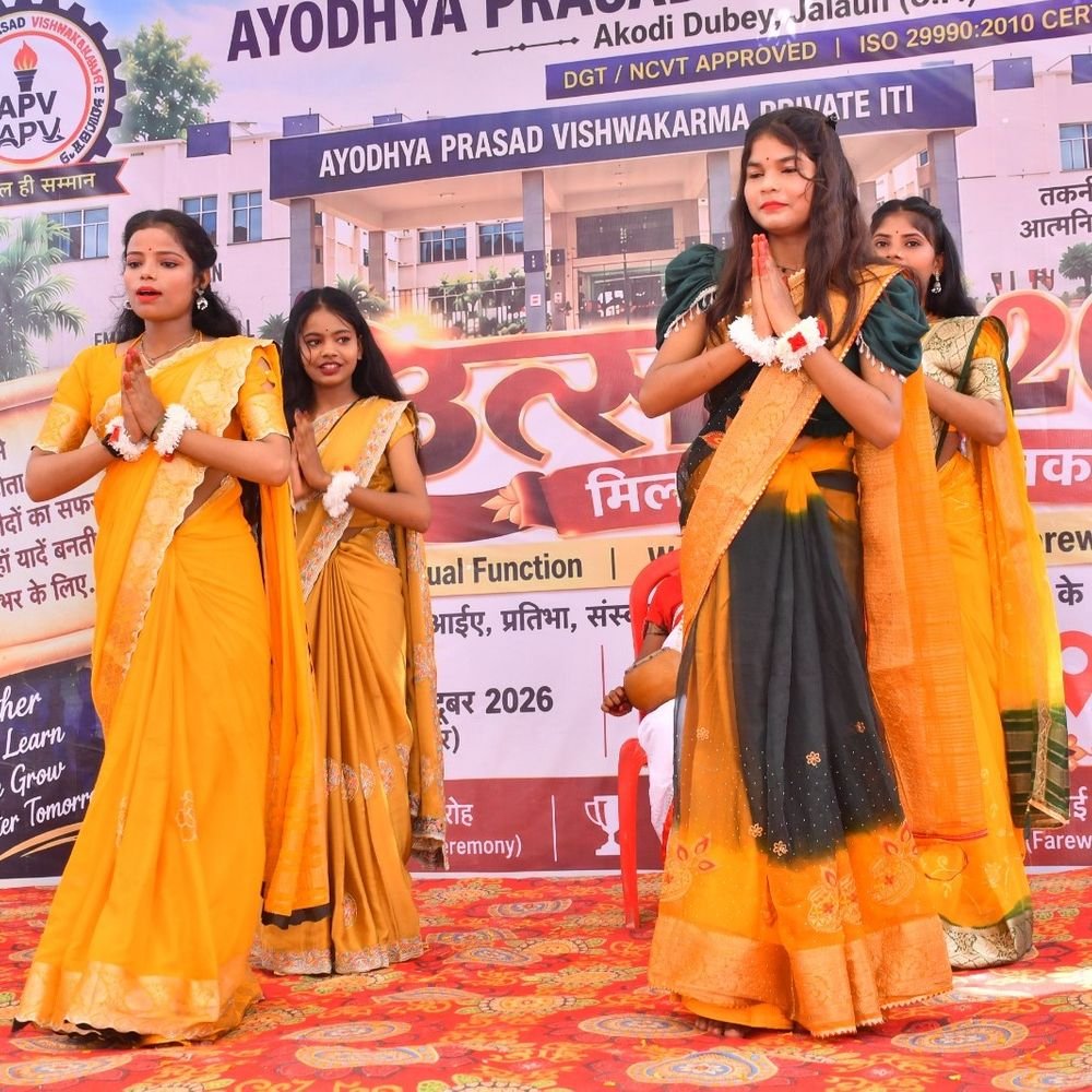जालौन में तकनीकी शिक्षा संस्थान में प्रतिभा प्रदर्शन:विधायक बोले- युवाओं को आत्मनिर्भर बनाने में तकनीकी शिक्षा अहम