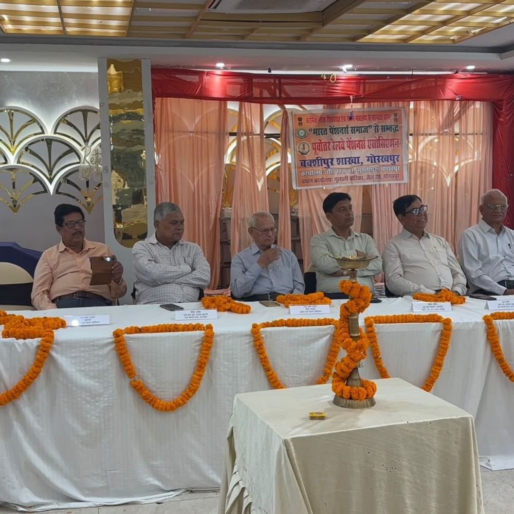 गोरखपुर में रेल पेंशनर्स वार्षिक अधिवेशन:स्वास्थ्य सेवाओं के सरलीकरण पर चर्चा, सोशल मीडिया पर सक्रिय रहने की अपील