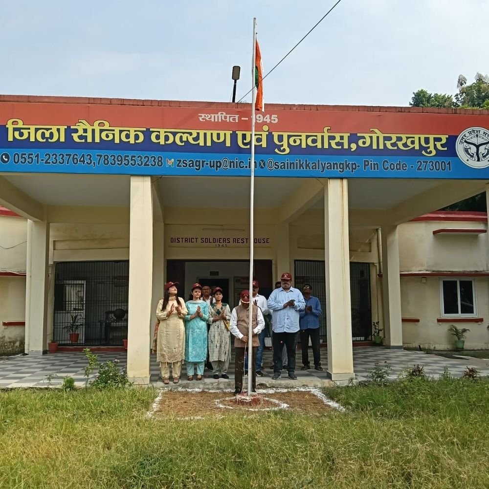 गोरखपुर के सैनिक कल्याण कार्यालय में मनी गांधी-शास्त्री जयंती:सफाईकर्मी सम्मानित, चला स्वच्छता अभियान