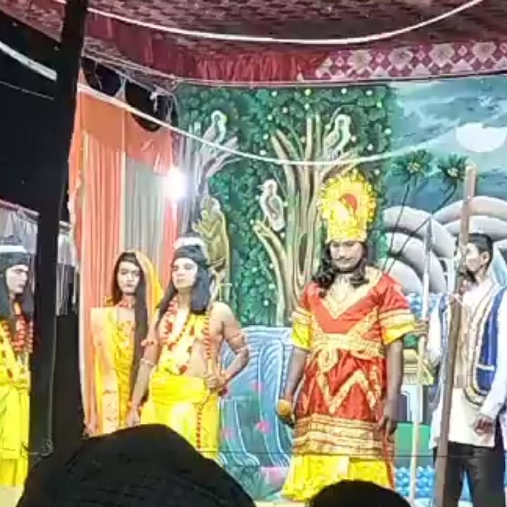 सरायखेमा में रामलीला का मंचन:भगवान राम-सीता, लक्ष्मण वनवास के वनवास का प्रसंग देख भावुक हो गए श्रद्धालु