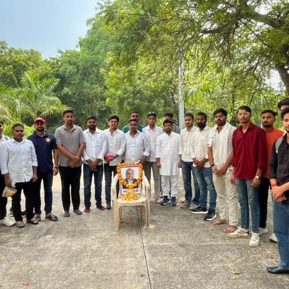 लखनऊ विश्वविद्यालय में मुलायम सिंह यादव को श्रद्धांजलि दी:PDA यूथ मीट अप अभियान के तहत छात्र-युवाओं ने उनके संघर्षों को याद किया