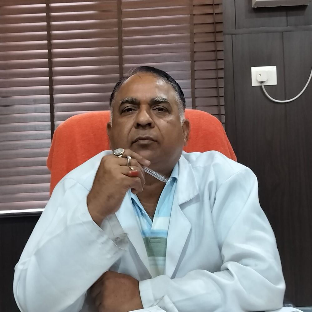 डॉक्टरों के पास बैठे मिलेंगे अनधिकृत लोग तो होगी कार्रवाई,:बाहर की दवा-जांच को लेकर शिकायतें, कुमारगंज अस्पताल में डॉक्टरों पर कड़ी निगरानी