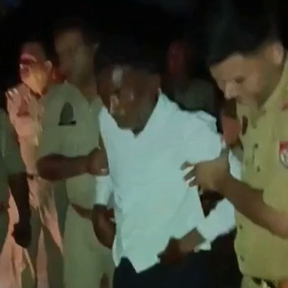 सोनी हत्याकांड का इनामी जेठ नेपाल मुठभेड़ में घायल:फिरोजाबाद में पुलिस पर फायरिंग कर भागा, पैर में लगी गोली; तमंचा, कारतूस और बाइक बरामद