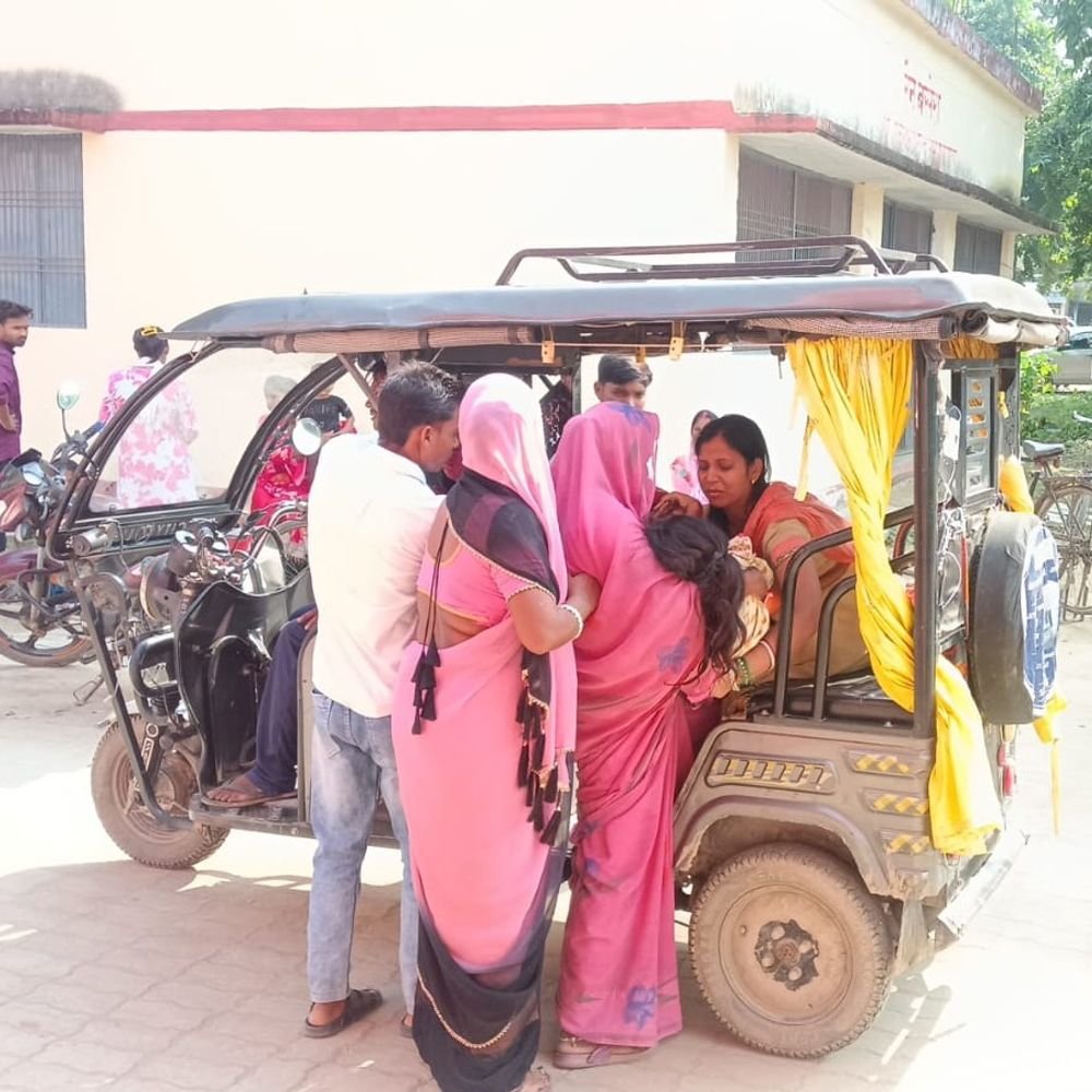 सुल्तानपुर में युवती की संदिग्ध परिस्थितियों में मौत:परिजन लेकर पहुंचे अस्पताल, डॉक्टरों ने बताया मृत; पुलिस कर रही जांच
