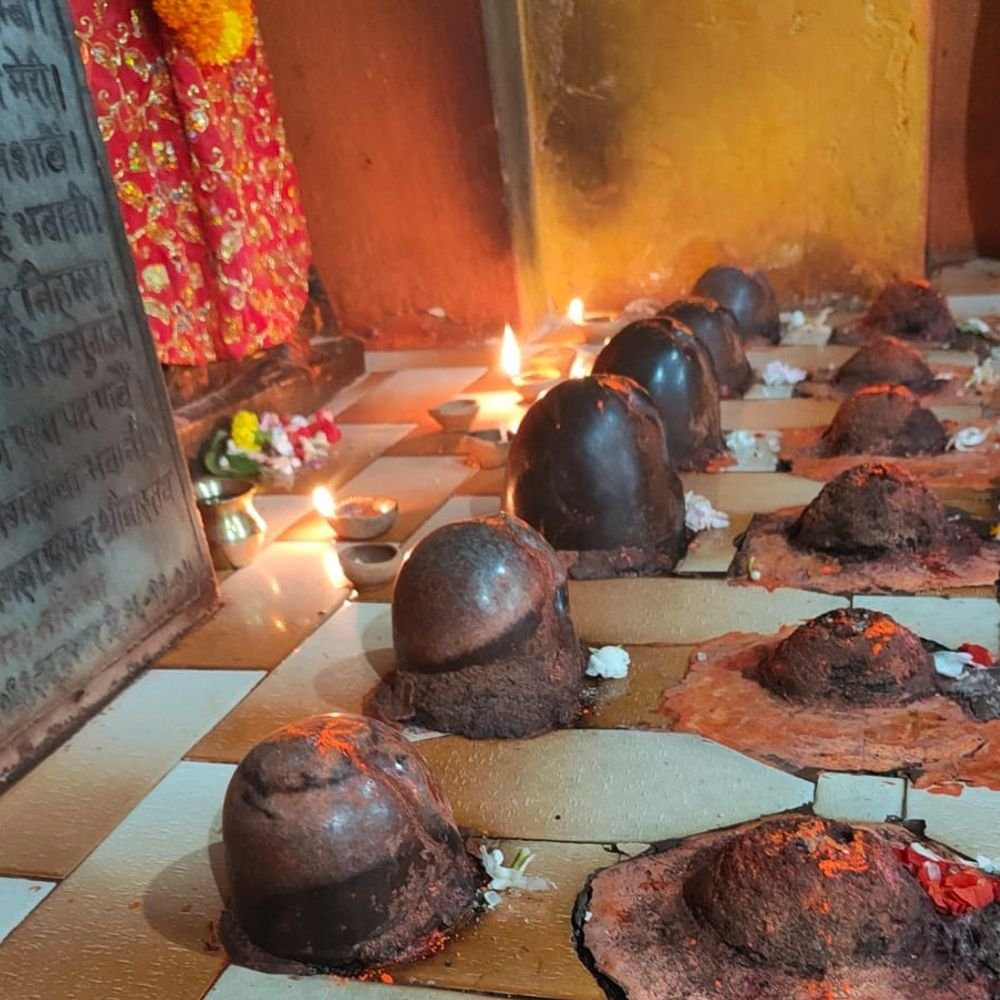 शारदीय नवरात्र के सातवें दिन बलिया के मंदिरों में भीड़:जय माता दी के उद्घोष से गूंजे मंदिर, गूंजे जयकारे