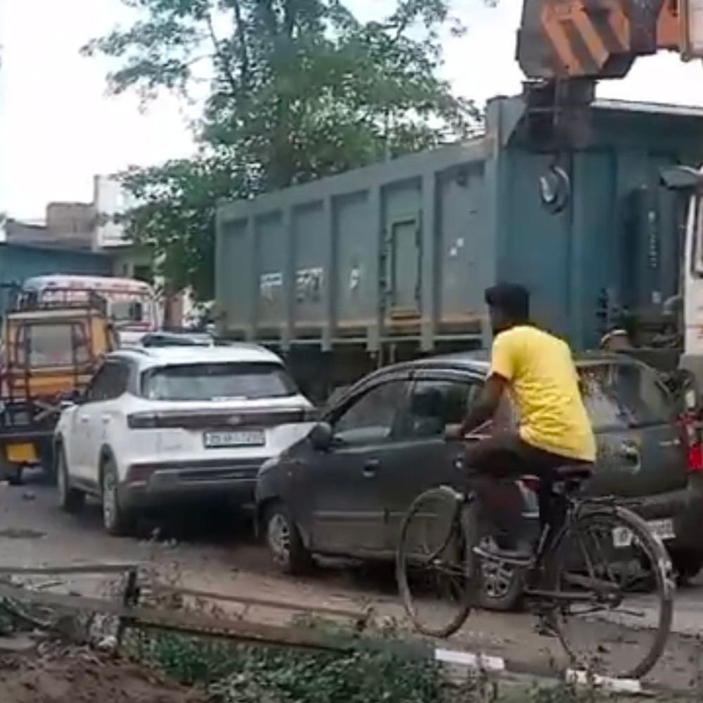 रायबरेली में AIIMS मार्ग पर नो-एंट्री बेअसर:दिन-रात दौड़ रहे भारी वाहन, हादसे का मंडरा रहा खतरा