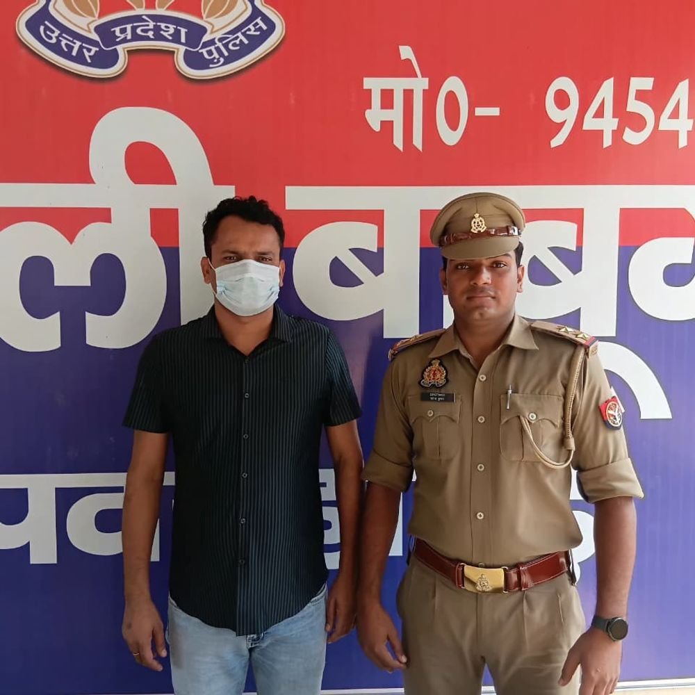 पेट्रोल पंप सेल्समैन से मारपीट का आरोपी गिरफ्तार:हापुड़ में बनखंडा-बीबीनगर रोड से पकड़ा गया, आगे की कार्रवाई जारी