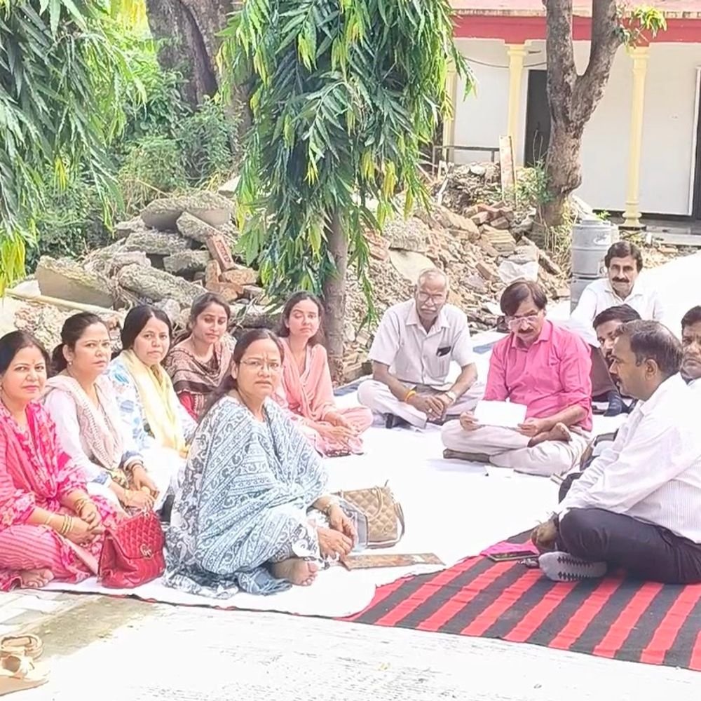 शिक्षकों के वाहनों के लिए नहीं कॉलेज परिसर का गेट:सांसद-विधायक की बात के बाद भी नहीं बनी सहमति, शिक्षक संघ बनाएगा नई रणनीति