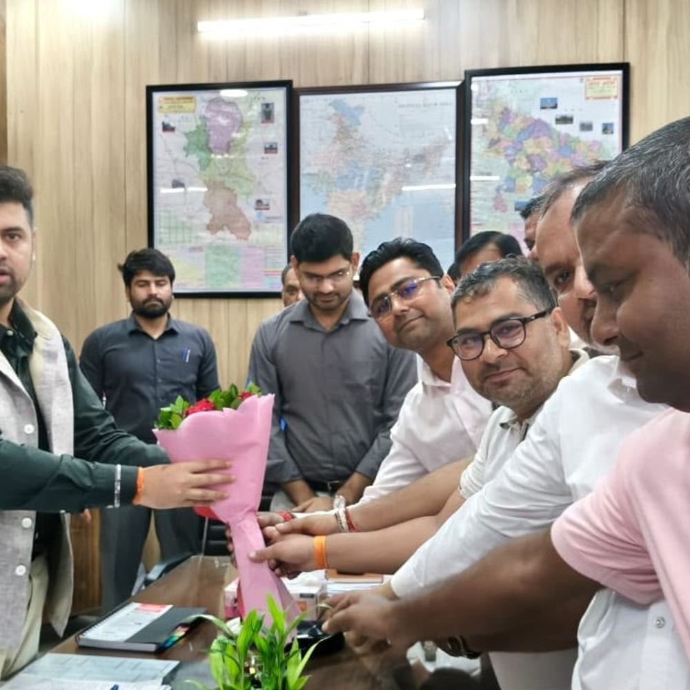 जिलाधिकारी से मिला मुरादाबाद पेरेंट्स ऑफ ऑल स्कूल का प्रतिनिधिमंडल:निजी स्कूलों में शत-प्रतिशत NCERT पुस्तकें लागू करने व फीस नियंत्रण की मांग