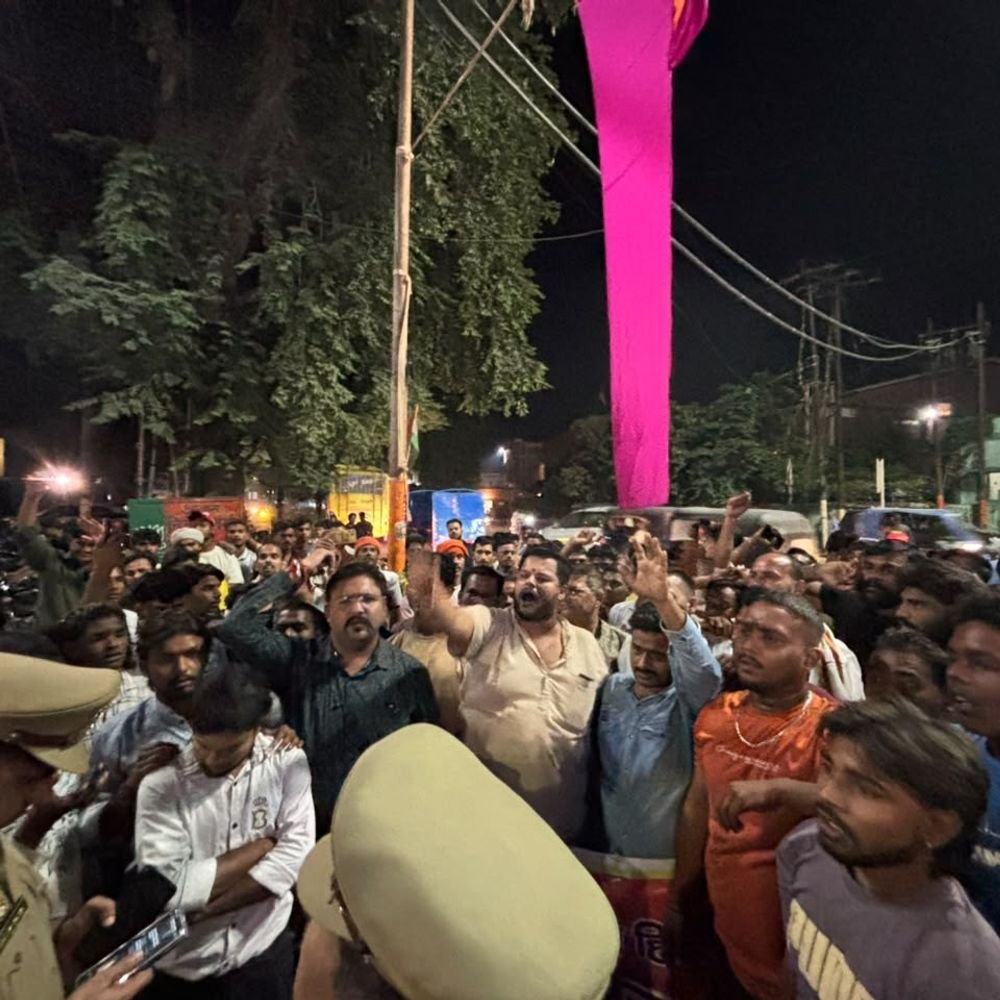 मुरादाबाद में रामलीला मैदान में मांस पकाने पर हंगामा:बजरंग दल ने प्रदर्शन किया, पुलिस ने रोका-जल्द समाधान का भरोसा दिया