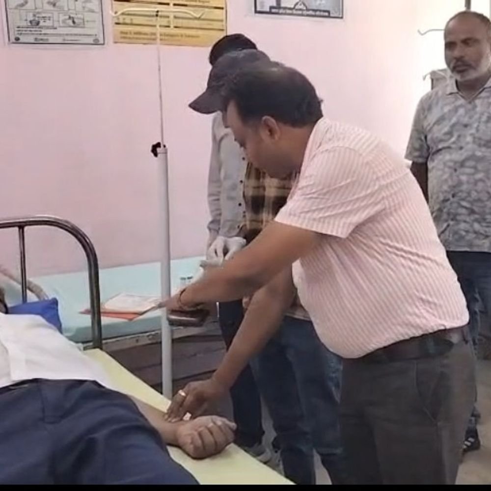 शिक्षक एमएलसी प्रत्याशी के रिश्तेदार से पूछताछ पर हंगामा:सपा विधायक ने किया विरोध, दिबियापुर के सेंट साईनाथ स्कूल पहुंची पुलिस