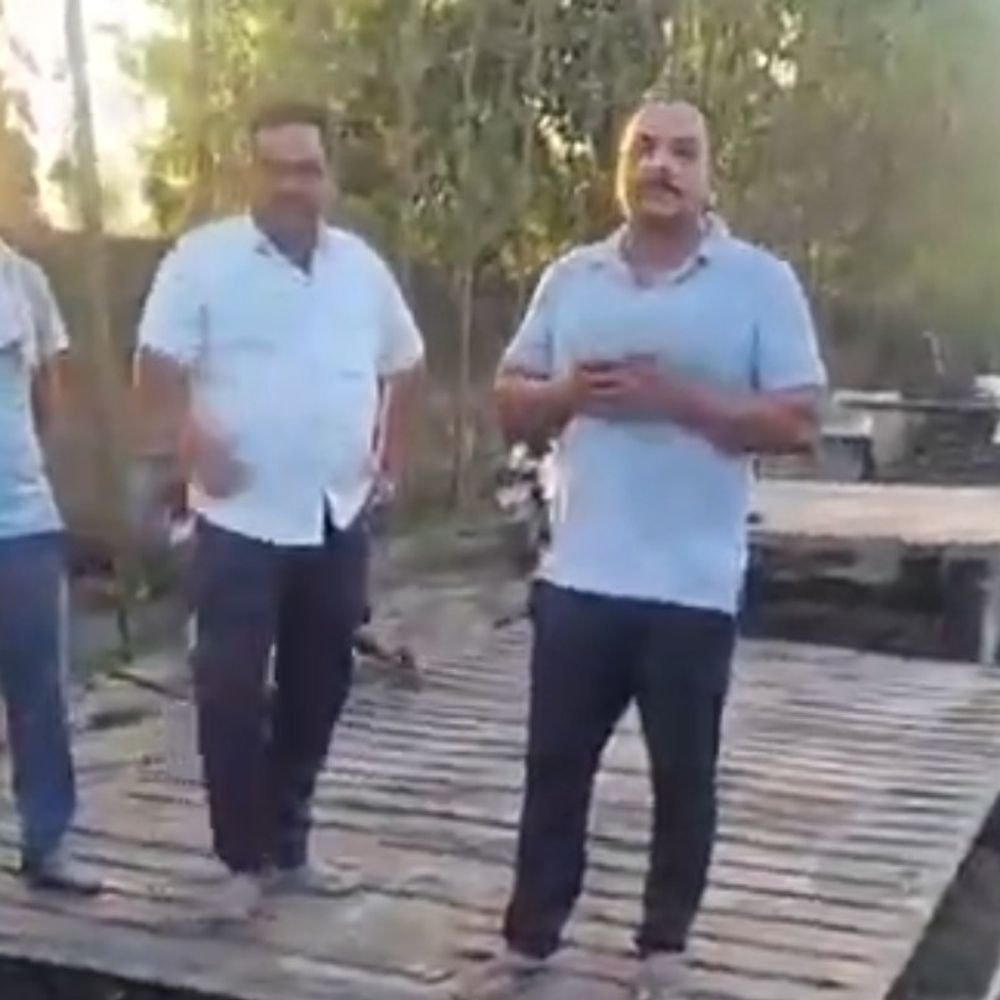 शामली में गन्ना भुगतान पर घमासान, तौल केंद्र हटवाया:भुगतान न होने तक नया केंद्र नहीं लगने देने की चेतावनी, कर्मचारियों को लौटाया