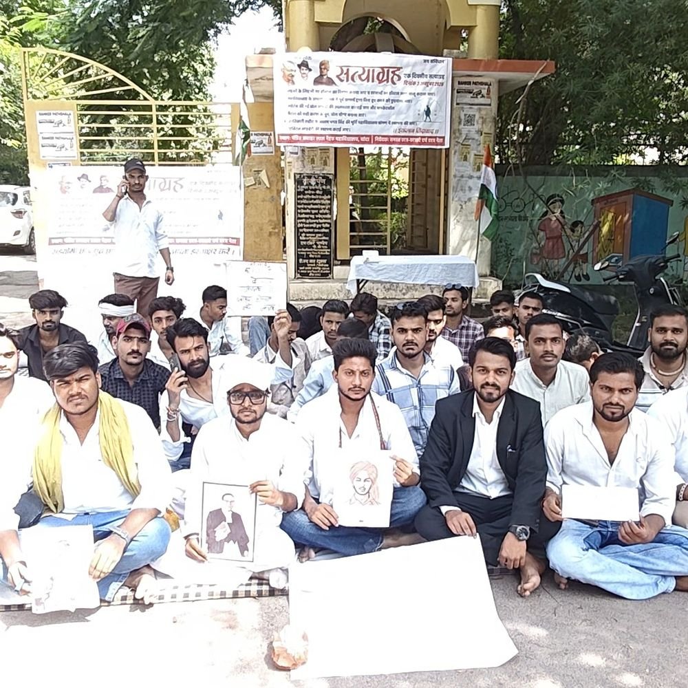 बांदा कॉलेज में बॉयज हॉस्टल और चुनाव के लिए सत्याग्रह:छात्रसंघ चुनाव, भगत सिंह प्रतिमा और डिजिटल लाइब्रेरी की भी मांग