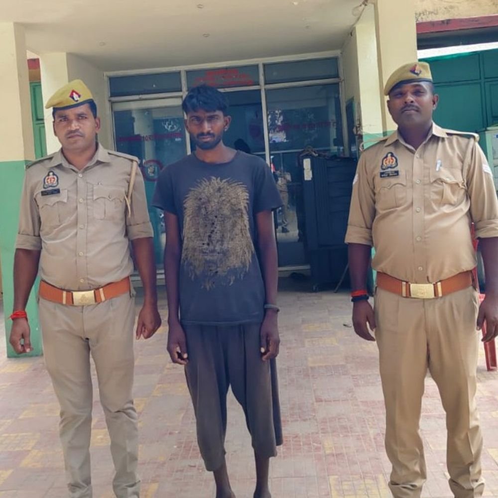 सोनभद्र में पत्नी की हत्या का आरोपी पति गिरफ्तार:वारदात में इस्तेमाल चाकू भी बरामद, न्यायालय भेजा गया