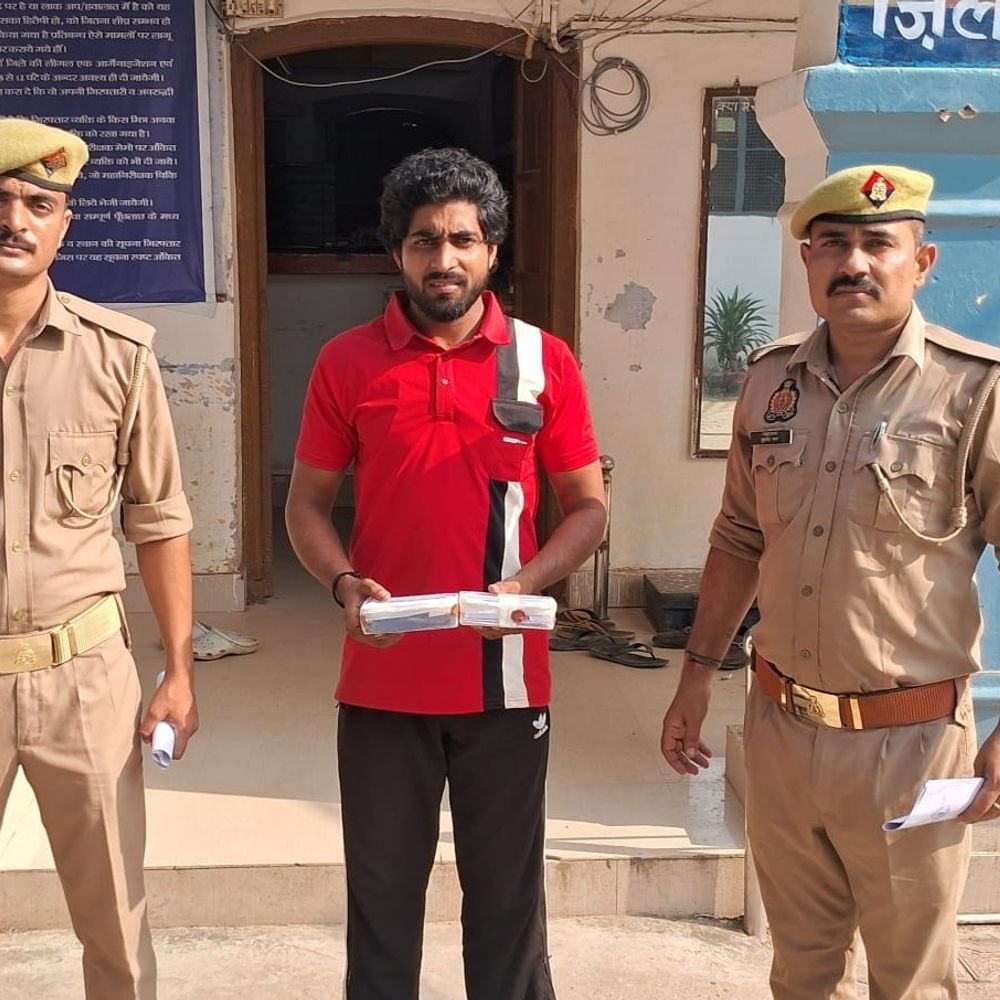 बदायूं में 2.50 लाख के सोने के आभूषण निकले नकली:महिला ने जांच कराई तो नहीं मिला सोना, रुपये मांगने पर दुकानदार समेत 4 पर केस; एक गिरफ्तार