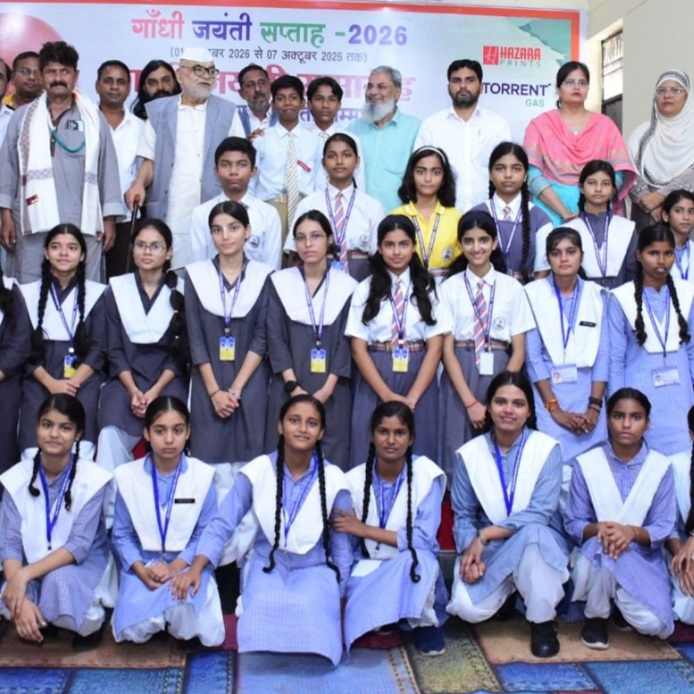 बाराबंकी में भाषण प्रतियोगिता आयोजित:छात्र-छात्राओं ने सत्य, अहिंसा, सद्भाव और मानवता का संदेश दिया