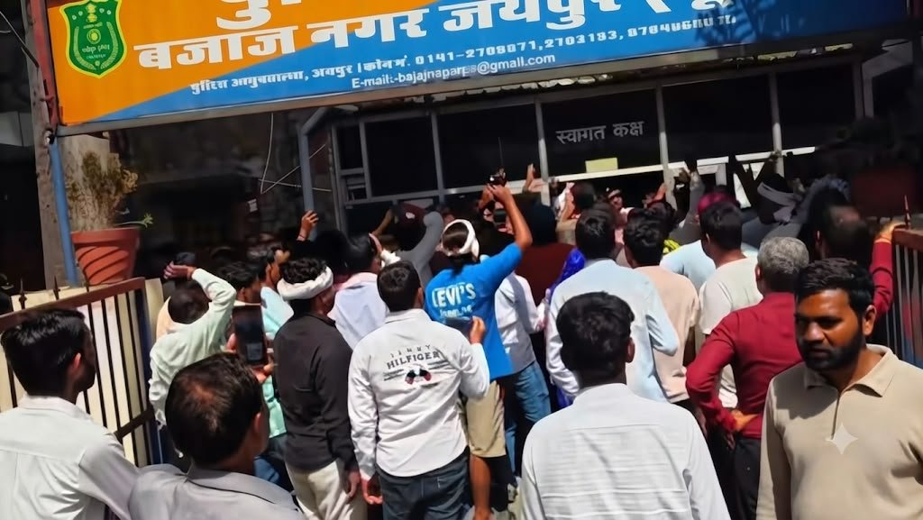 जयपुर होटल में युवक की संदिग्ध मौत, वकीलों का प्रदर्शन