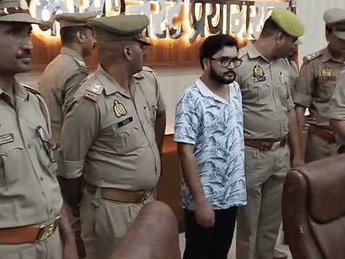 मुंबई के डिजिटल अरेस्ट गैंग ने ठगे 1.78 करोड़:बेली अस्पताल की Ex CMS को एक महीने बनाए रखा था बंधक, एक गिरफ्तार