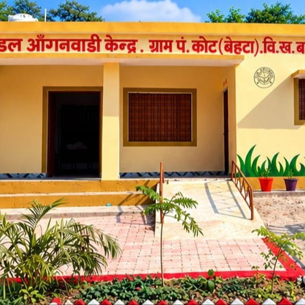झांसी के 80 आंगनबाड़ी केंद्र बने मॉडल:स्मार्ट टीवी से पढ़ाई करेंगे बच्चे, दीवारों पर कलरफुल पेंटिंग भी दे रहीं ज्ञान