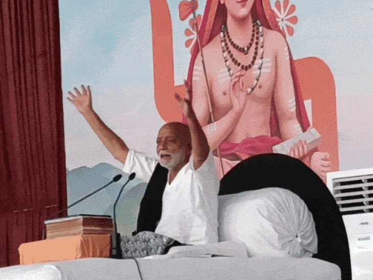 झांसी में मरोरी बापू ने सुनाई संगीतमय रामकथा:भक्त बोले-अलौकिक रहा आयोजन, 950 भक्त स्पेशल ट्रेन में चल रहे साथ