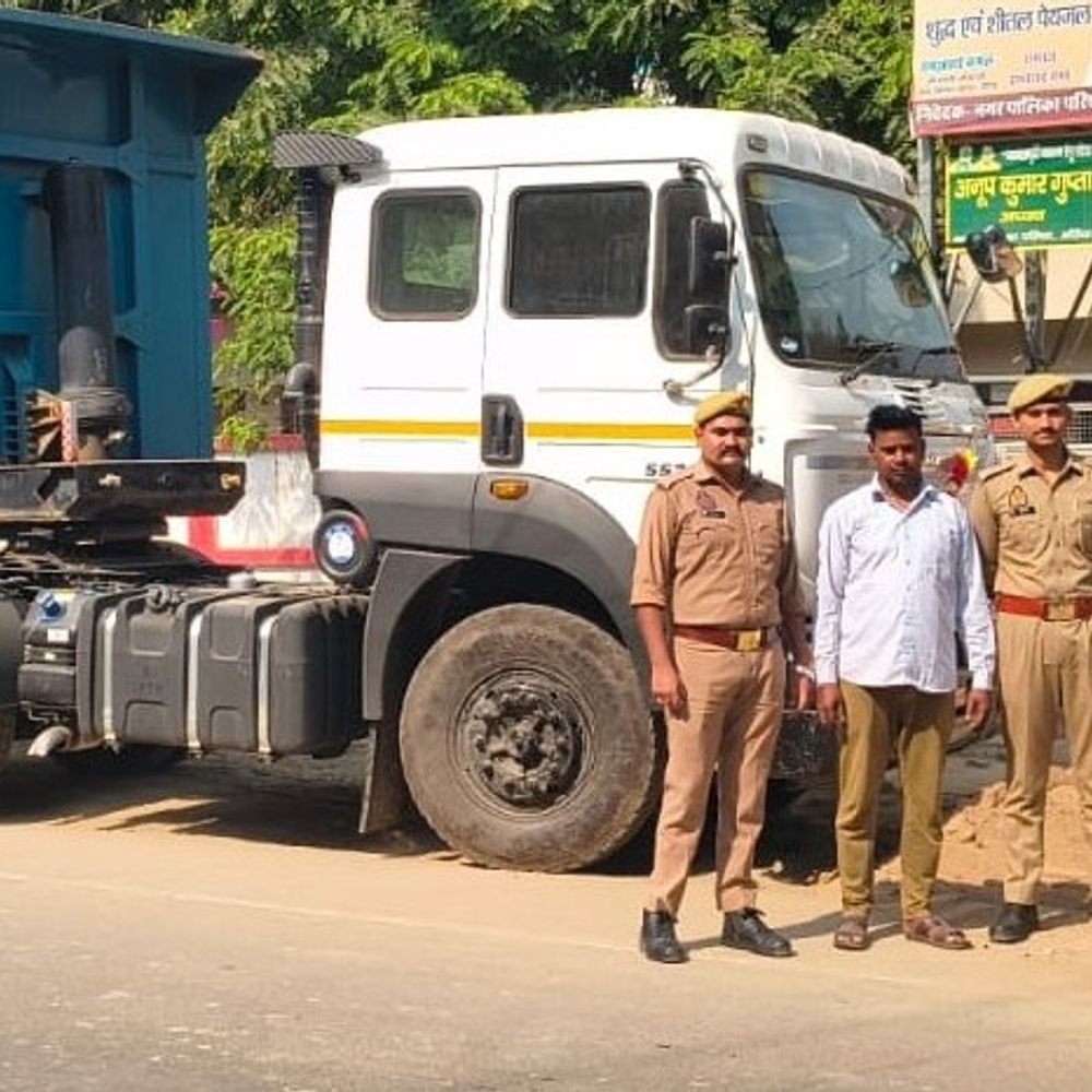 औरैया में चोरी की 12 पहिया डंपर ट्रॉली बरामद:आगरा का आरोपी गिरफ्तार, भाऊपुर हाईवे ओवरब्रिज के पास पकड़ा गया आरोपी