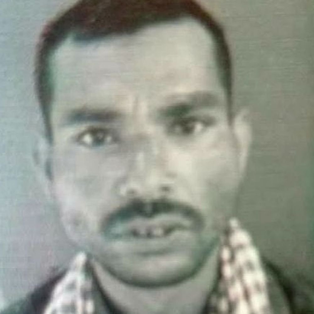 करतब दिखाने वाले पिता की बाइक सांड से टकराई:3 साल का बेटा बाल-बाल बचा, इलाज के दौरान पिता ने तोड़ा दम
