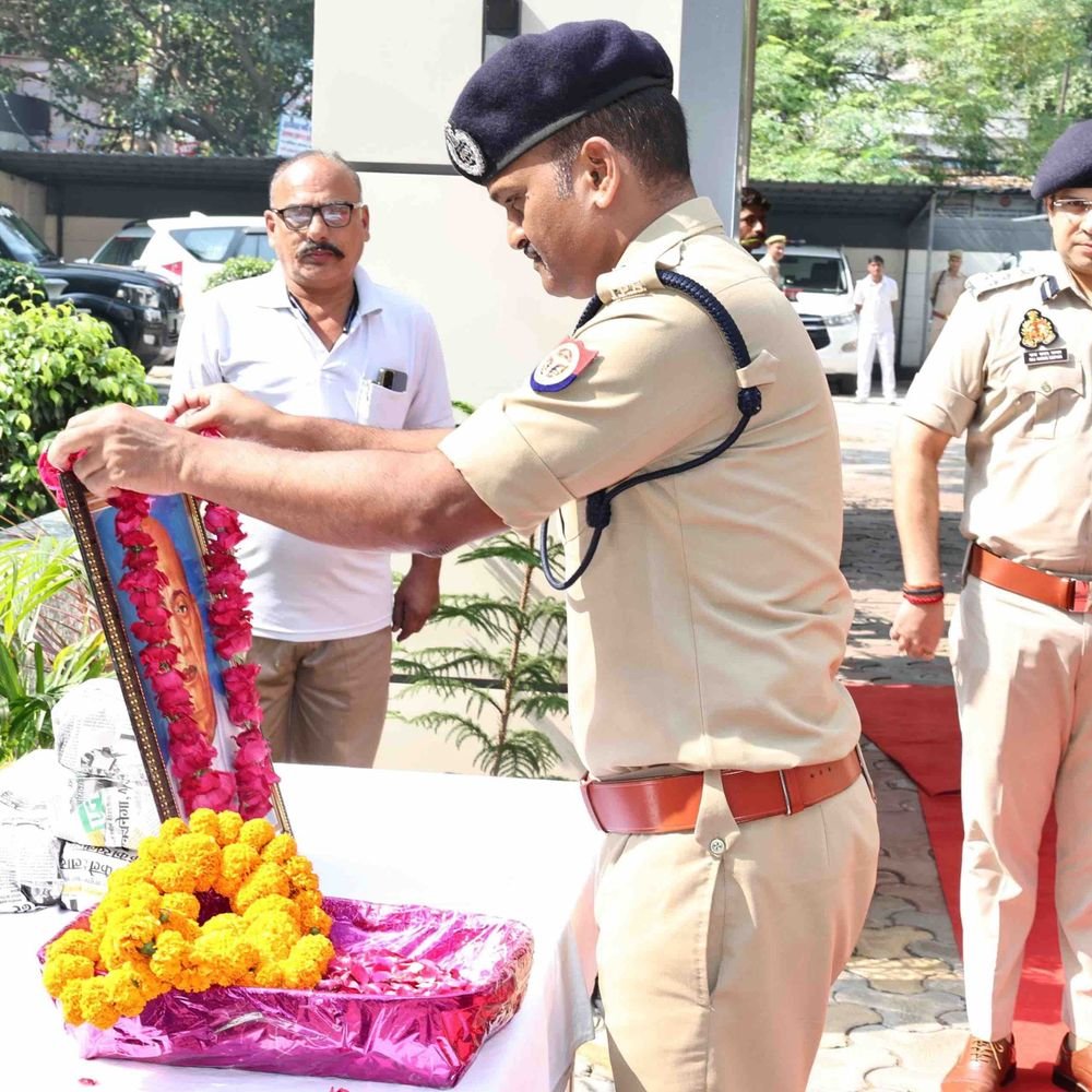 गाजियाबाद पुलिस ने राष्ट्रीय एकता दिवस मनाया:पुलिस आयुक्त ने अधिकारियों और कर्मचारियों को एकता, अखंडता और सुरक्षा की शपथ दिलाई