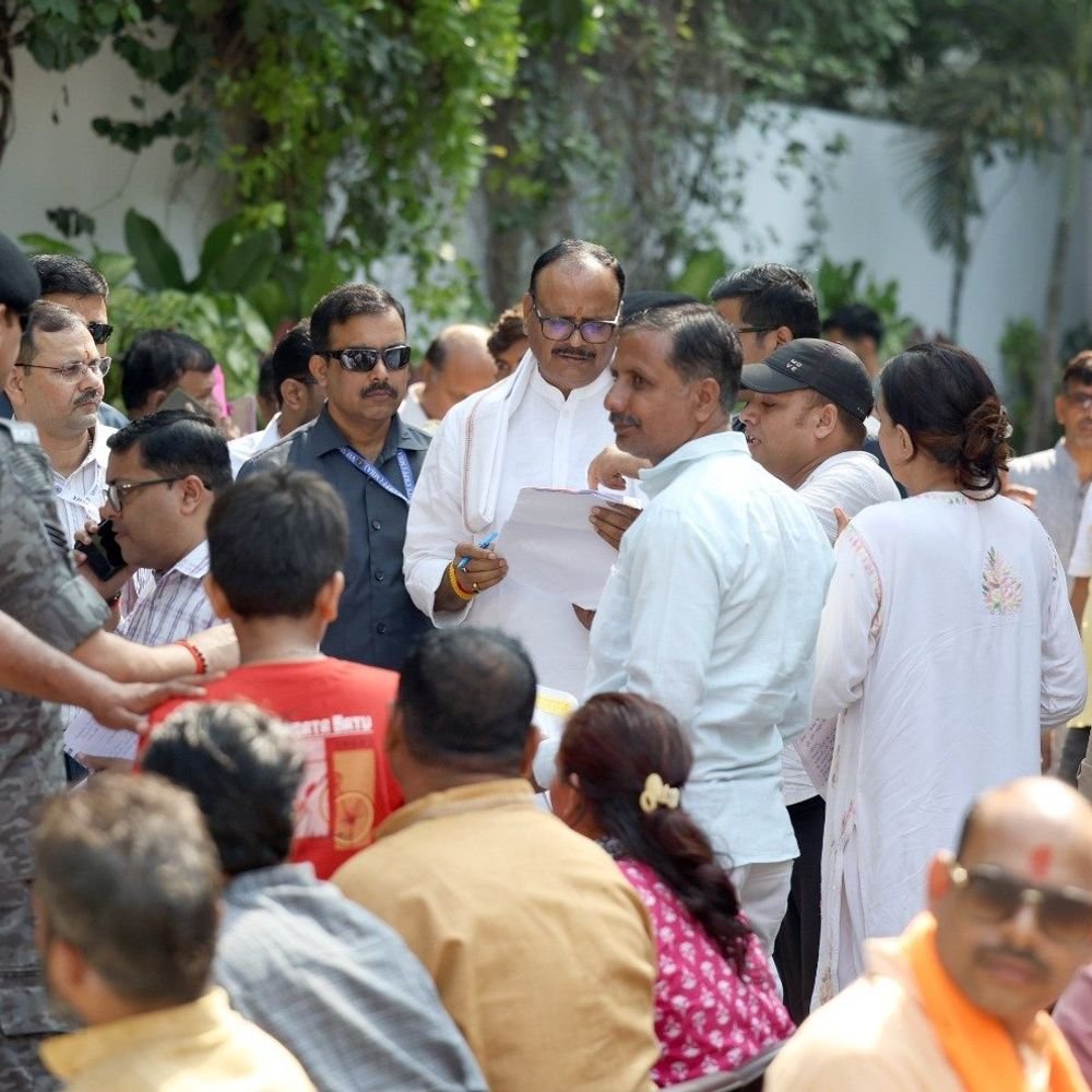 लाइब्रेरी सेवा नियमावली पर कार्रवाई की मांग:प्रवक्ता लाइब्रेरी की सेवा नियमावली मंजूर कराने के लिए उपमुख्यमंत्री को सौंपा पत्र